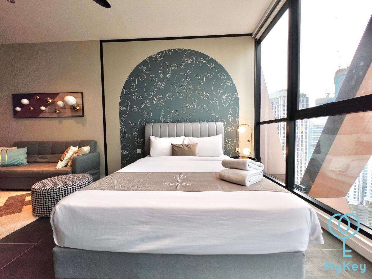 Scarletz Suites By Mykey Kuala Lumpur Exterior photo Deluxe Suite