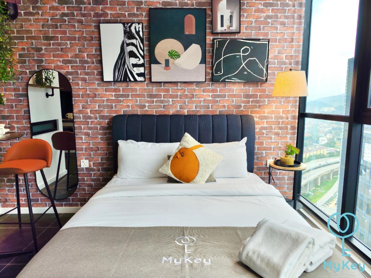 Scarletz Suites By Mykey Kuala Lumpur Exterior photo Bedroom