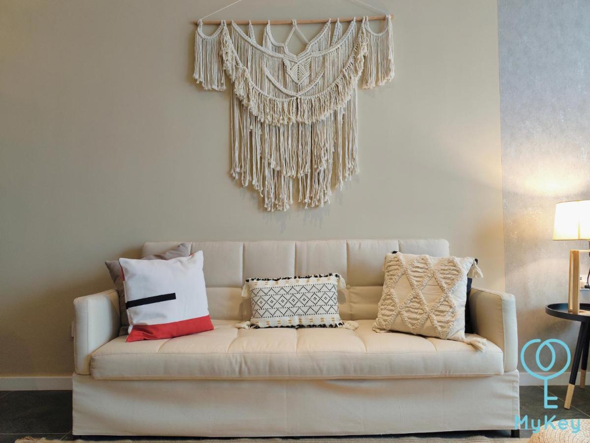 Scarletz Suites By Mykey Kuala Lumpur Exterior photo A modern macramé wall hanging