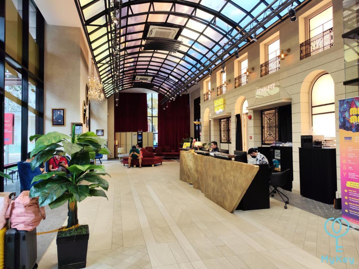 Scarletz Suites By Mykey Kuala Lumpur Exterior photo Lobby of the hotel